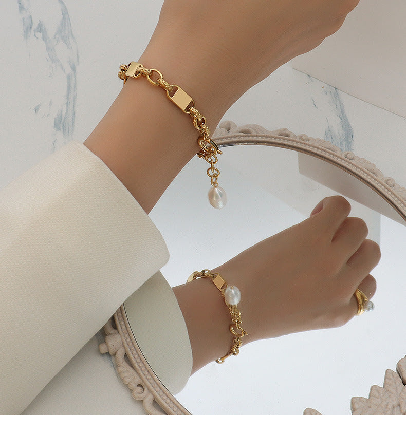 Bracelet-en-perle-Nathalie-vue-de-face-Nathalie-vue-dans-mirroire