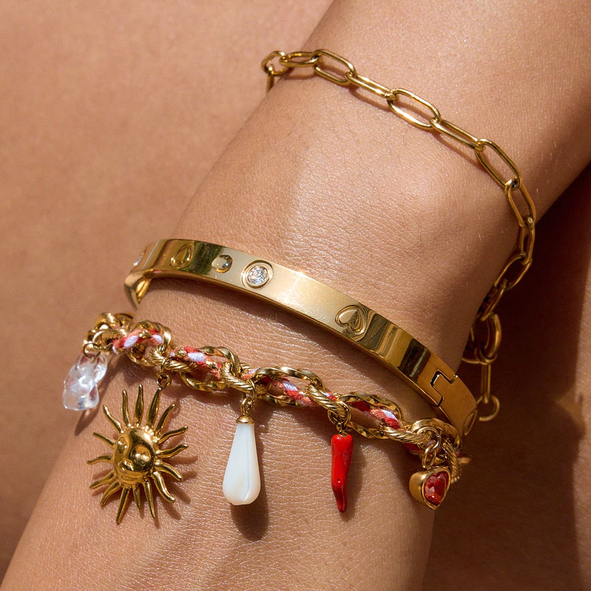bracelet-plaque-or-Biarritz-portees-par-mannequin11