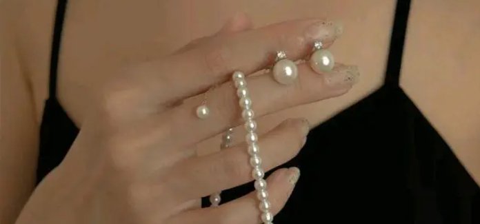 How to Identify Real vs. Fake Pearls: A Comprehensive Guide - Kiwified Emerald