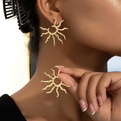 boucle-doreille-acier-chirurgical-Soleil-portees-par-mannequin2