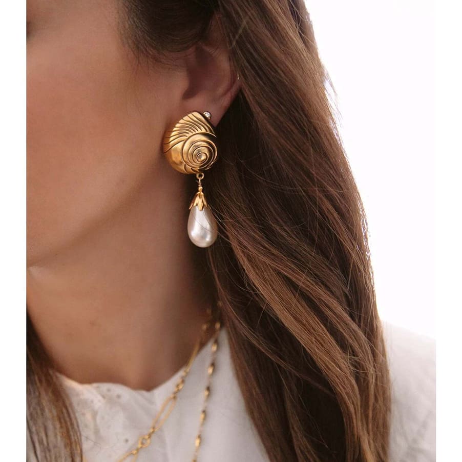 boucle-doreille-acier-chirurgical-Coquia-portees-par-mannequin