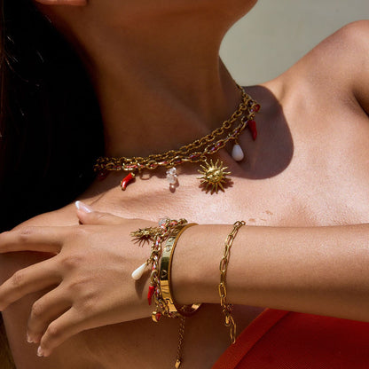 ensemble-collier-bracelet-plaque-or-Biarritzportees-par-mannequin