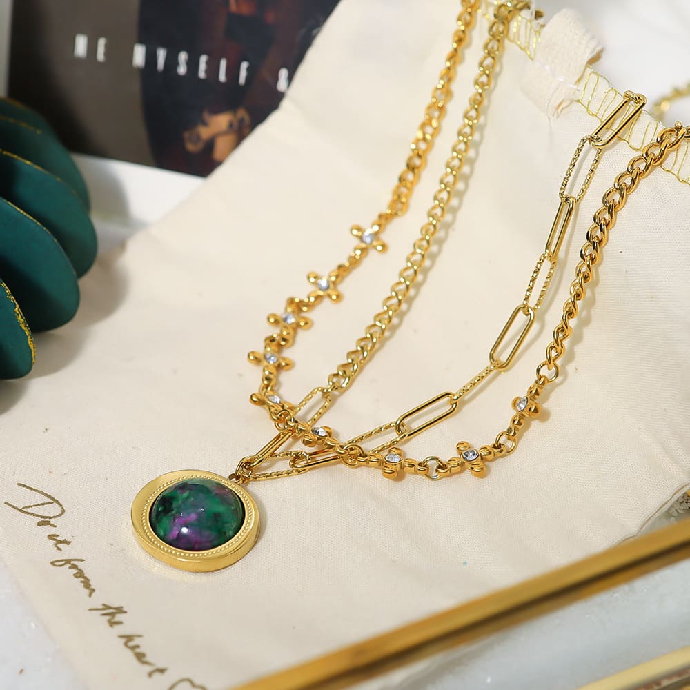 Gold Plated Necklace "Heart of the Earth" - Kiwified Emerald