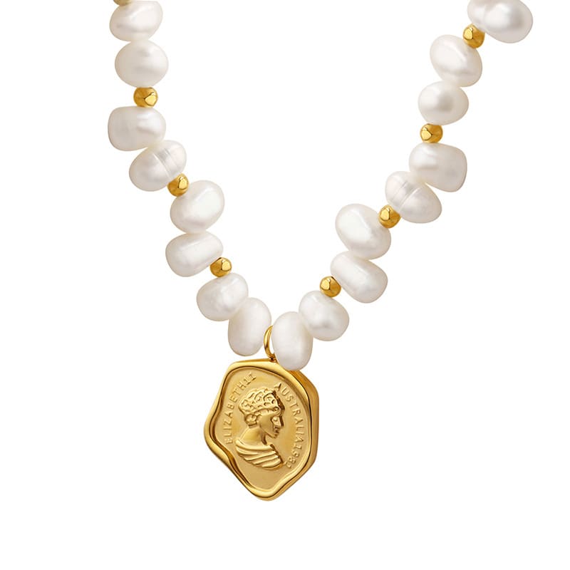 Gold Plated Pearl Necklace "Marie - A" - Kiwified Emerald