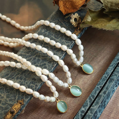 Gold Plated Pearl Necklace with cat eye stone "Justine" - Kiwified Emerald