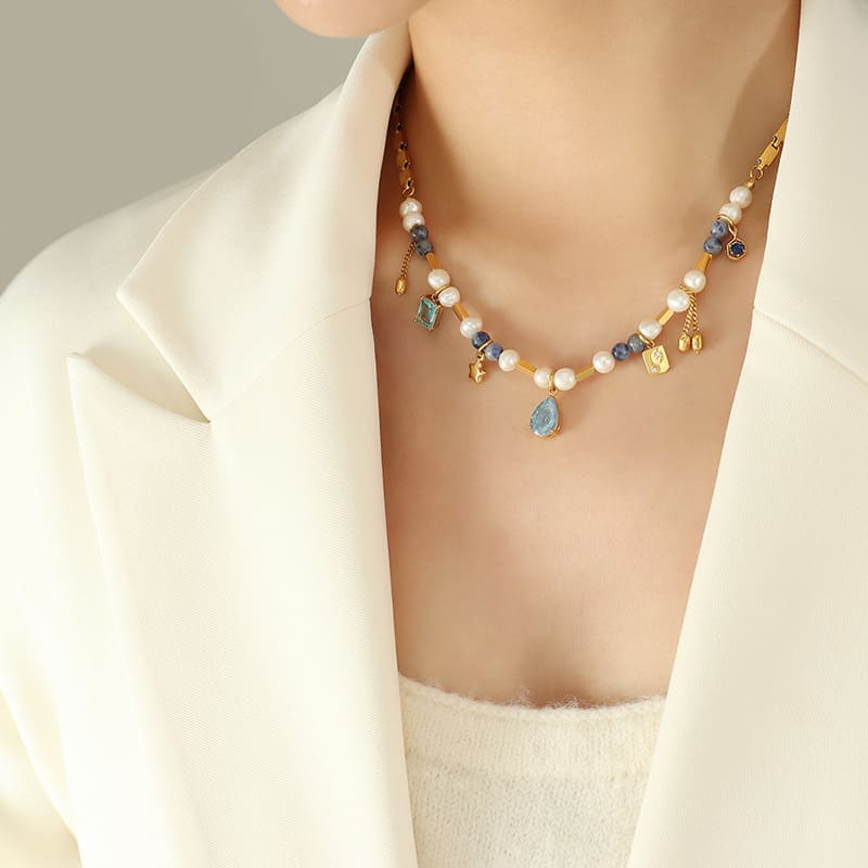 Gold Plated Pearl Necklace with gemstones "Nuit d'été" - Kiwified Emerald