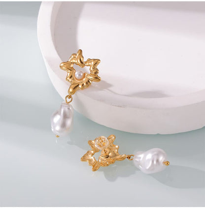 Gold Plated Surgical Steel Pearl Earrings "Pearl Flower" - Kiwified Emerald